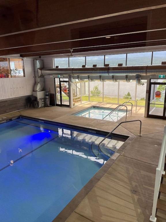 Akiskinook At Windermere Lake - Private Beach Access - New Pool And Hot Tub Now Open! إنفيرمير المظهر الخارجي الصورة