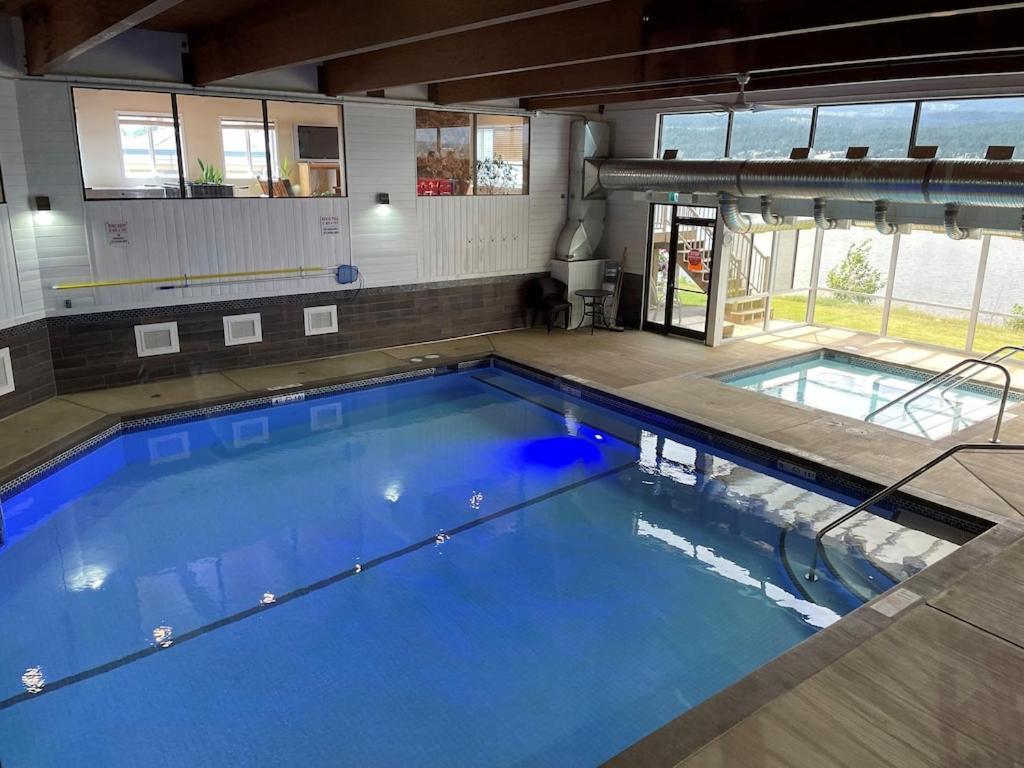 Akiskinook At Windermere Lake - Private Beach Access - New Pool And Hot Tub Now Open! إنفيرمير المظهر الخارجي الصورة